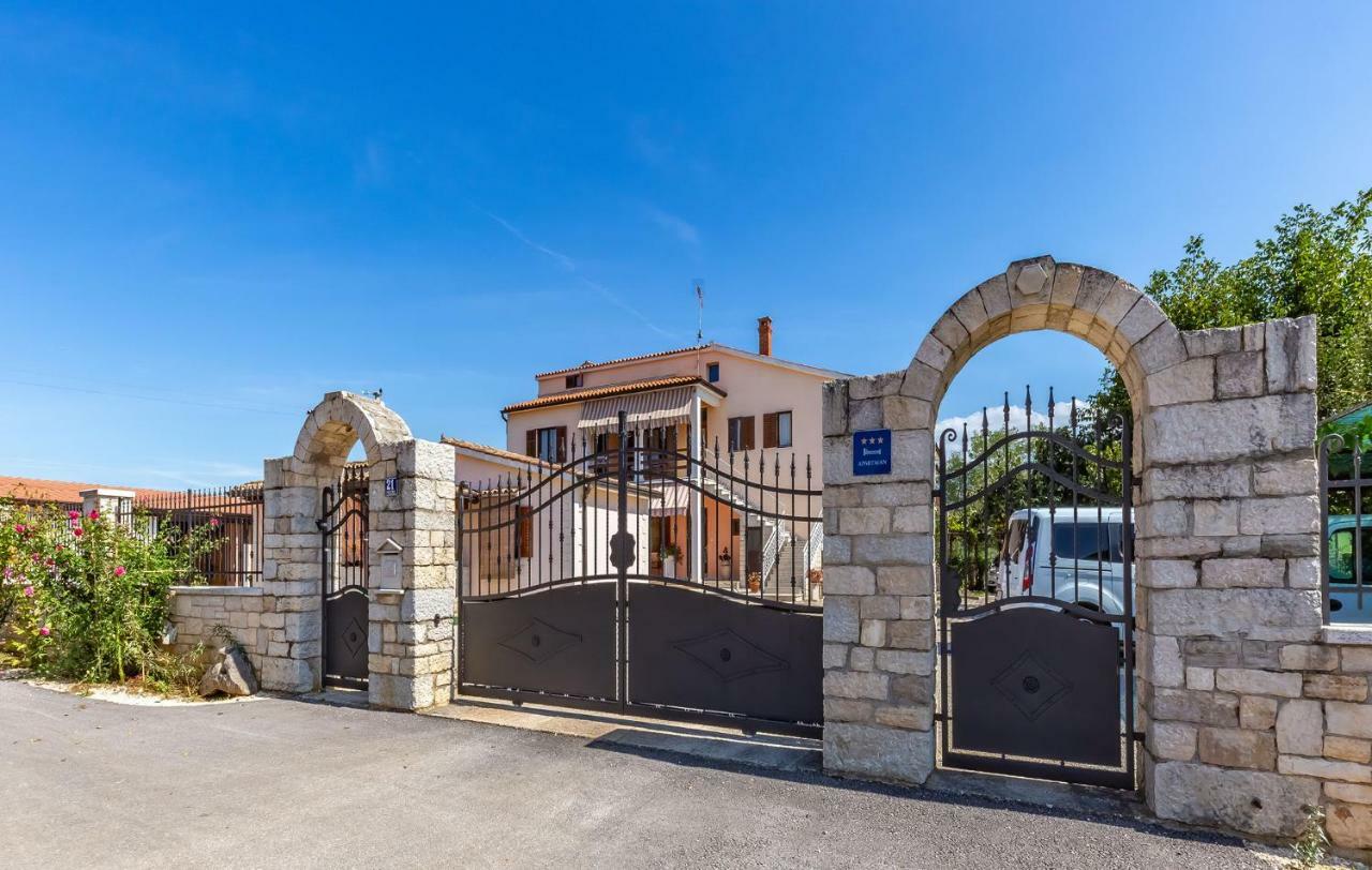 Palmira Apartment Porec Exterior photo